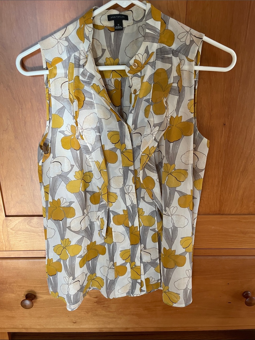 Ann Taylor Sleeveless Daffodil Floral Button-Front Blouse - Mustard & Gray